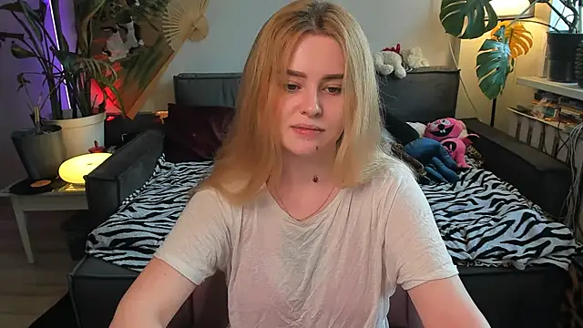 Alexa Pirs online show from April 12, 2026, 1:58 pm