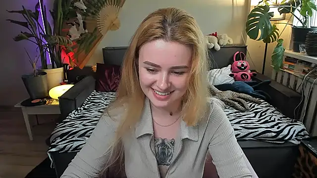 Alexa Pirs online show from April 7, 2026, 1:13 pm