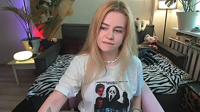 Alexa Pirs online show from June 12, 2026, 6:22 am