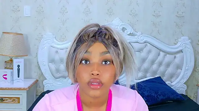 TianahGlow online show from November 28, 2025, 9:04 pm