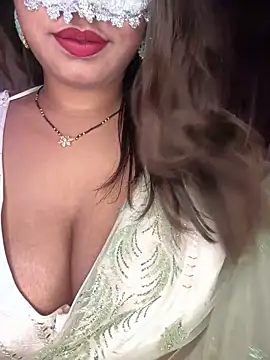 Snapshot of WifyHubby_38 chatting on January 14, 2026, 6:00 pm WifyHubby 38 online show from January 14, 2026, 6:00 pm