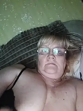 Snapshot of Violet5364 chatting on June 18, 2026, 8:36 pm Violet5364 online show from June 18, 2026, 8:36 pm