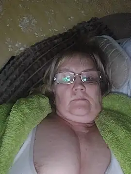 Snapshot of Violet5364 chatting on April 27, 2026, 9:02 pm Violet5364 online show from April 27, 2026, 9:02 pm