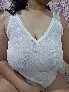 Snapshot of Jassi_Does chatting on January 14, 2026, 11:19 pm Jassi Does online show from January 14, 2026, 11:19 pm