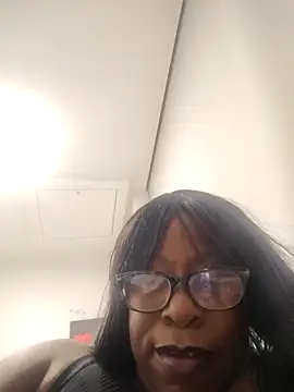 Jazmine-Valentine online show from November 7, 2025, 1:21 am