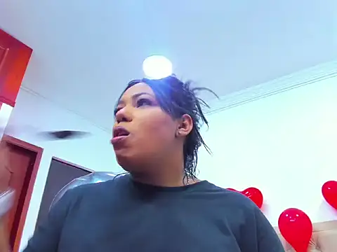 Snapshot of emma_purple_ chatting on February 15, 2026, 5:23 pm emma purple online show from February 15, 2026, 5:23 pm