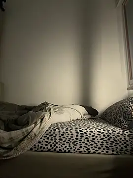 yaxxx03 online show from November 27, 2025, 7:58 pm