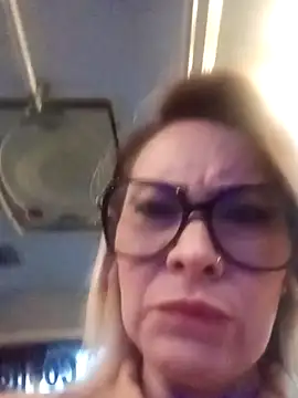 CandieGilson   online show from September 12, 2025, 10:48 am