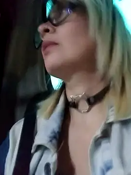 CandieGilson   online show from October 3, 2025, 11:01 am