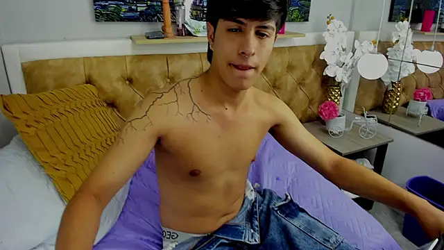 Snapshot of Estiv18_ chatting on September 21, 2025, 2:17 am Estiv18 online show from September 21, 2025, 2:17 am