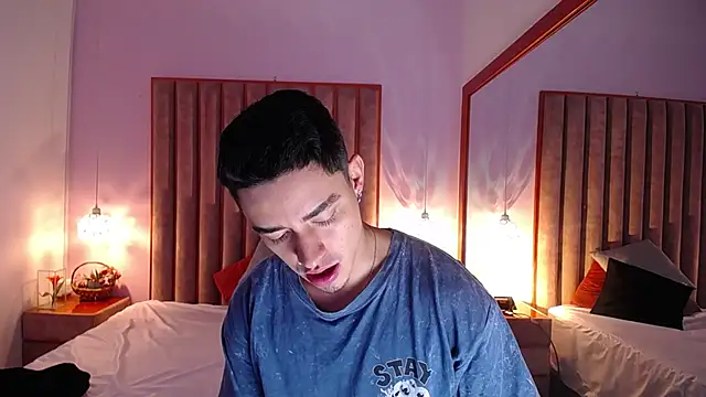 DrakeCollinss online show from November 28, 2025, 11:43 am