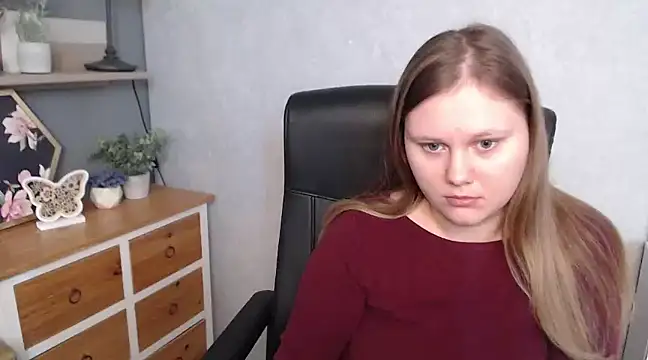 JULIE xKISS online show from February 24, 2025, 2:04 pm