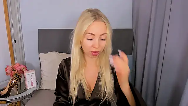 MargaritaRose online show from May 19, 2026, 5:14 am