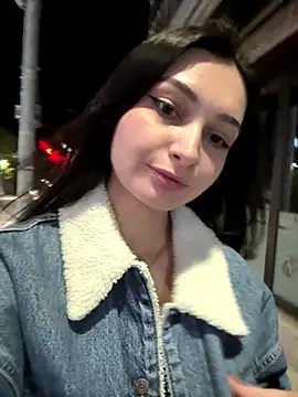 Snapshot of lunalovelee chatting on October 16, 2025, 4:15 pm lunalovelee online show from October 16, 2025, 4:15 pm