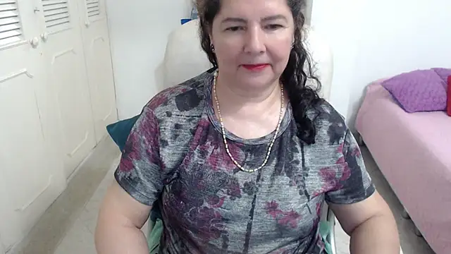 leonela 69 online show from April 28, 2026, 2:27 am