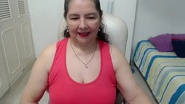 leonela 69 online show from May 18, 2026, 12:55 am