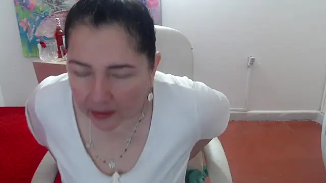 leonela 69 online show from September 11, 2025, 1:27 am