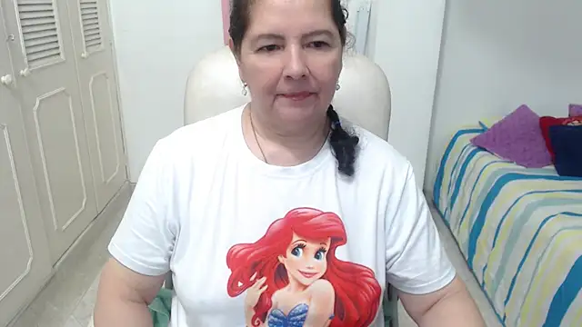 leonela 69 online show from May 26, 2026, 2:09 am