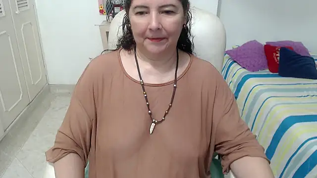leonela 69 online show from May 22, 2026, 1:36 am