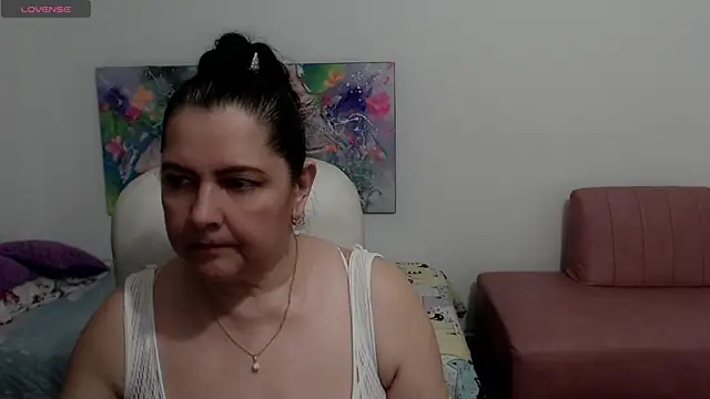 leonela 69 online show from March 22, 2025, 3:41 am