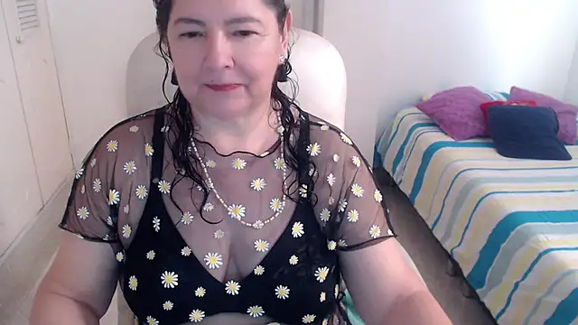 leonela 69 online show from May 12, 2026, 4:46 pm