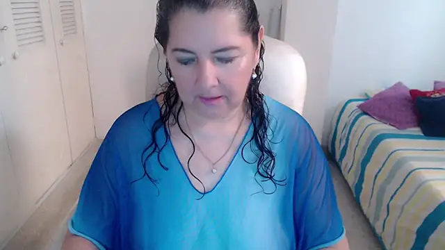 leonela 69 online show from May 22, 2026, 8:51 pm