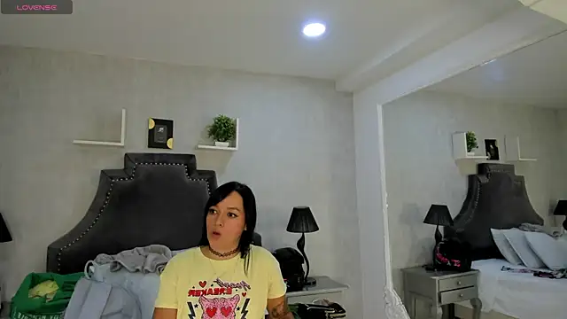 EmiliaRose  online show from October 30, 2025, 8:50 pm