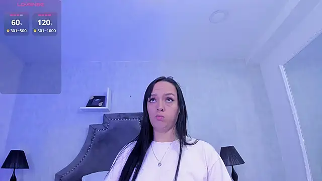 EmiliaRose  online show from December 2, 2025, 9:05 pm