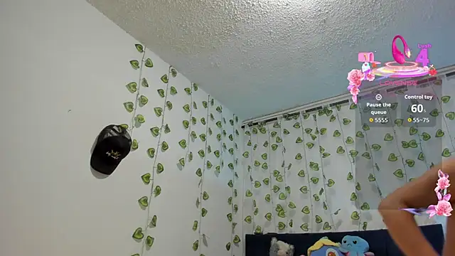 EmiliaRose  online show from May 19, 2026, 2:46 pm