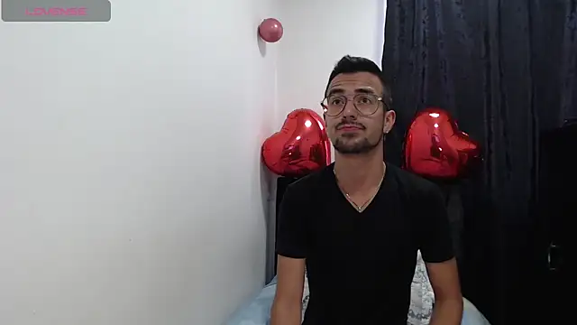 Snapshot of Demian_val chatting on February 14, 2025, 10:04 pm Demian val online show from February 14, 2025, 10:04 pm