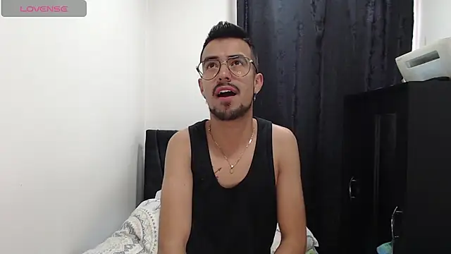 Snapshot of Demian_val chatting on March 4, 2025, 1:06 pm Demian val online show from March 4, 2025, 1:06 pm