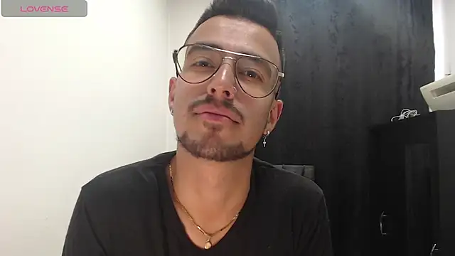 Snapshot of Demian_val chatting on February 27, 2025, 10:53 pm Demian val online show from February 27, 2025, 10:53 pm