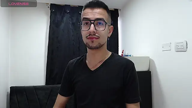 Snapshot of Demian_val chatting on February 19, 2026, 12:02 pm Demian val online show from February 19, 2026, 12:02 pm