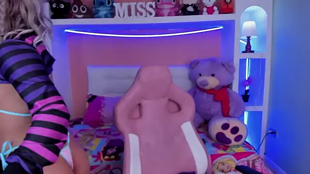 Snapshot of miss___megan chatting on March 13, 2026, 2:27 am miss megan online show from March 13, 2026, 2:27 am