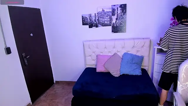 Snapshot of Juli_Roos_ chatting on February 23, 2026, 5:57 pm Juli Roos online show from February 23, 2026, 5:57 pm