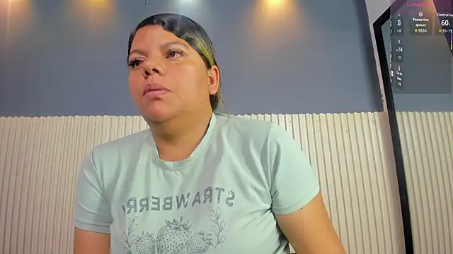 Aida-nicolle online show from October 28, 2025, 10:03 am