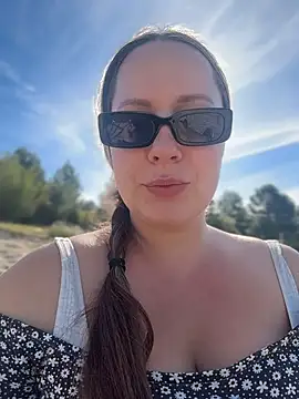 Snapshot of Mona_Plus chatting on May 20, 2026, 7:49 am Mona Plus online show from May 20, 2026, 7:49 am