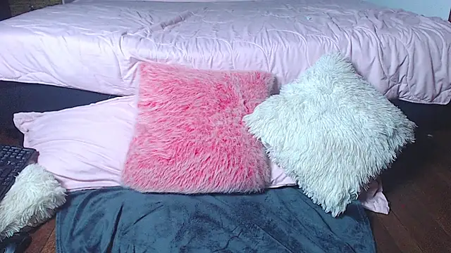 Snapshot of rebeka_kenye chatting on March 19, 2025, 11:25 pm rebeka kenye online show from March 19, 2025, 11:25 pm