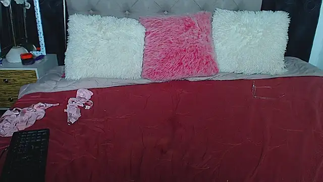 Snapshot of rebeka_kenye chatting on March 23, 2025, 12:26 am rebeka kenye online show from March 23, 2025, 12:26 am