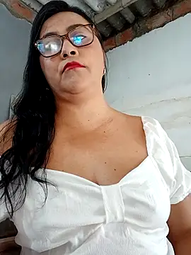 Snapshot of promiscuous-indecent-momm chatting on September 21, 2025, 1:38 pm promiscuous-indecent-momm online show from September 21, 2025, 1:38 pm