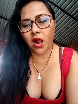Snapshot of promiscuous-indecent-momm chatting on March 15, 2025, 2:23 pm promiscuous-indecent-momm online show from March 15, 2025, 2:23 pm