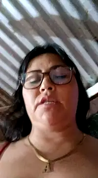 Snapshot of promiscuous-indecent-momm chatting on March 9, 2025, 2:21 pm promiscuous-indecent-momm online show from March 9, 2025, 2:21 pm