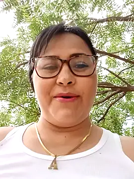 Snapshot of promiscuous-indecent-momm chatting on March 5, 2025, 6:34 pm promiscuous-indecent-momm online show from March 5, 2025, 6:34 pm
