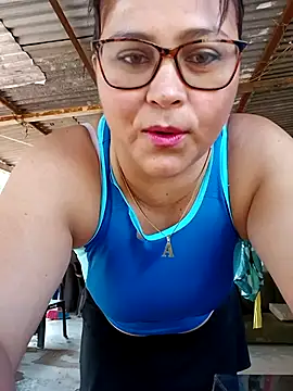 Snapshot of promiscuous-indecent-momm chatting on March 2, 2025, 2:15 pm promiscuous-indecent-momm online show from March 2, 2025, 2:15 pm