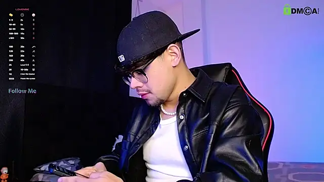 isaac-saenz online show from November 1, 2025, 10:03 pm