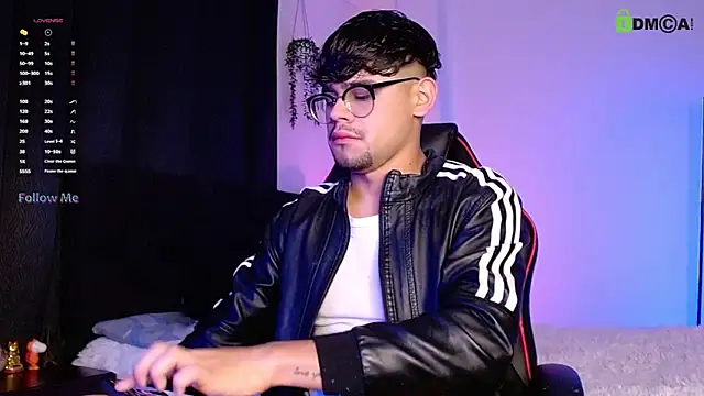 isaac-saenz online show from October 14, 2025, 11:04 pm