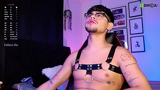 isaac-saenz online show from November 11, 2025, 10:15 pm