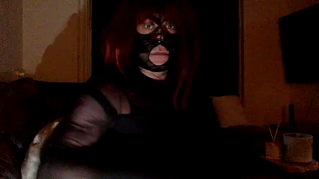 Snapshot of Bleueyez007 chatting on May 13, 2026, 10:06 pm Bleueyez007 online show from May 13, 2026, 10:06 pm