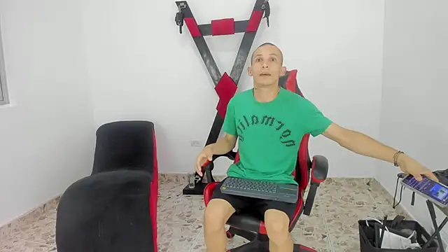 Isak Millan online show from October 14, 2025, 1:34 pm