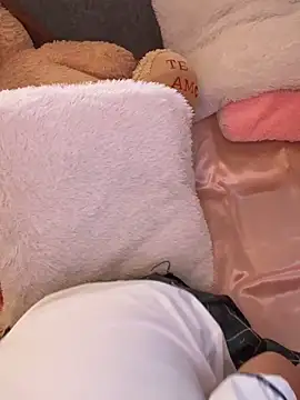 ZafiroKlein online show from October 2, 2025, 8:23 pm